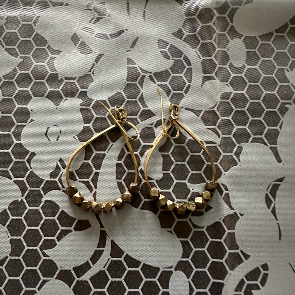 Teardrop hanging earrings